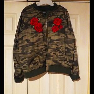 🎈🎈TORRID CAMO JACKET SIZE 1